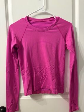 LULULEMON Swiftly Tech Long Sleeve Shirt 2.0 (Waist Length) Sonic Pink Size- 4